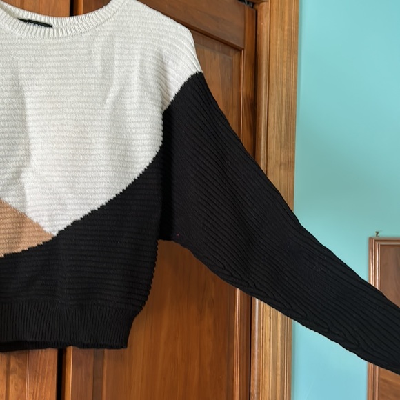 Express Neutral Sweater - Picture 4 of 9